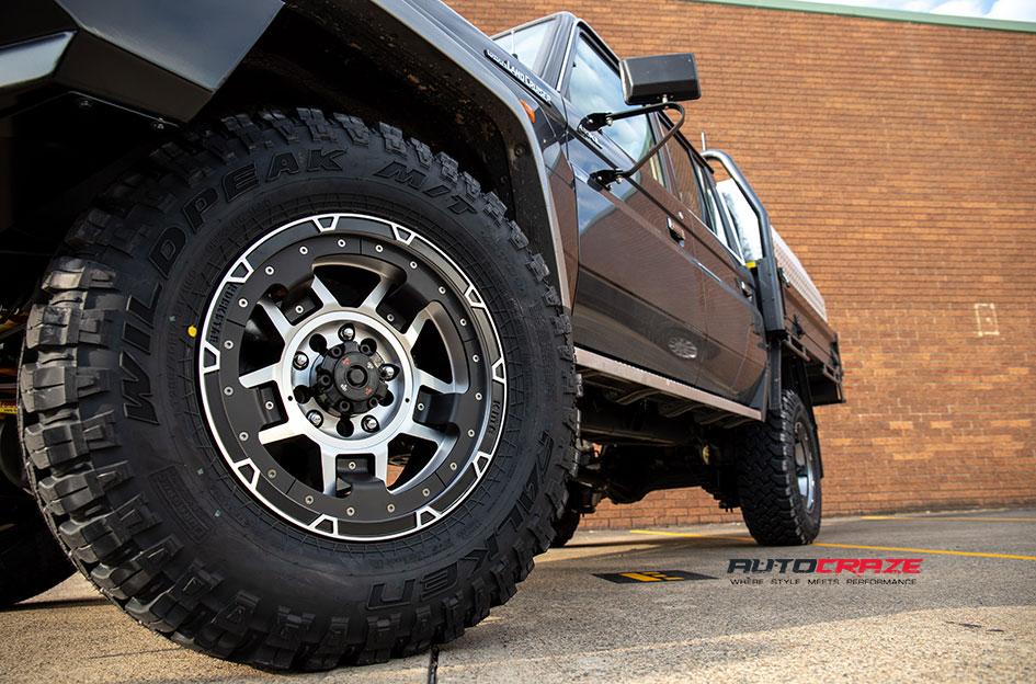 TOYOTA LANDCRUSIER ROCKSTAR XD 3 MATTE BLACK MACHINED